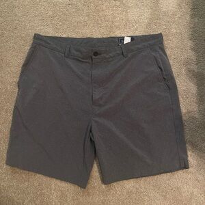 Vineyard Vines Performance Breaker Shorts Men’s 40 8” Gray Stretch Golf Athletic